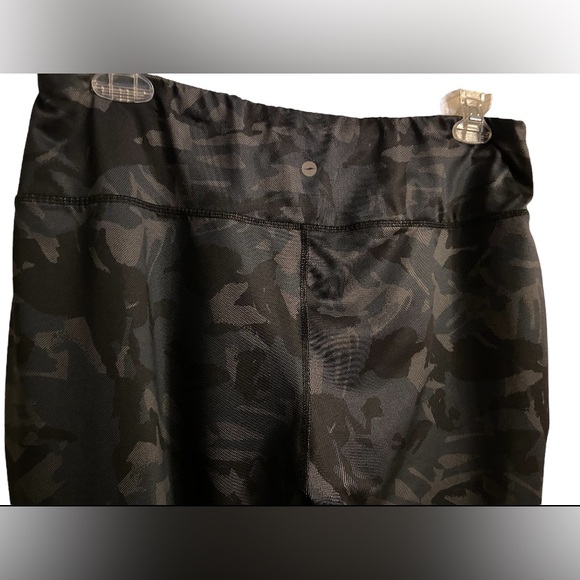 Avia leggings Womens size XL color gray & black camo print - Picture 5 of 6